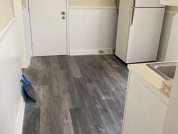 5th image of 603 Ferry Ave #14