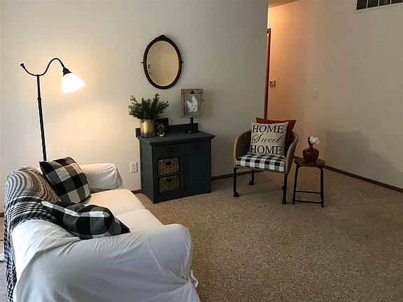 5th image of 217 Evergreen Ln