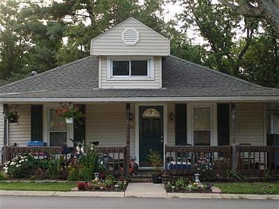 1st image of 206 E Adair St