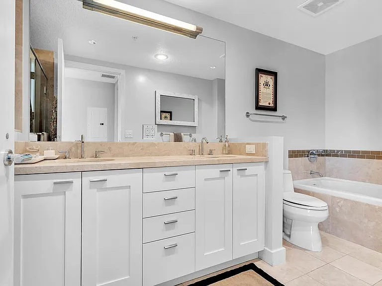 1205 Pacific Hwy #1706 — Photo 15