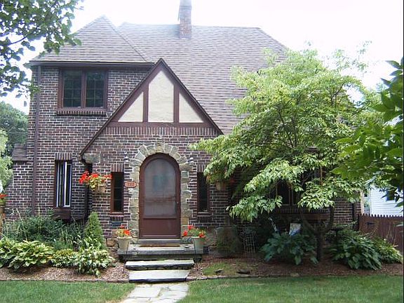 2nd image of 2352 Middlesex Dr