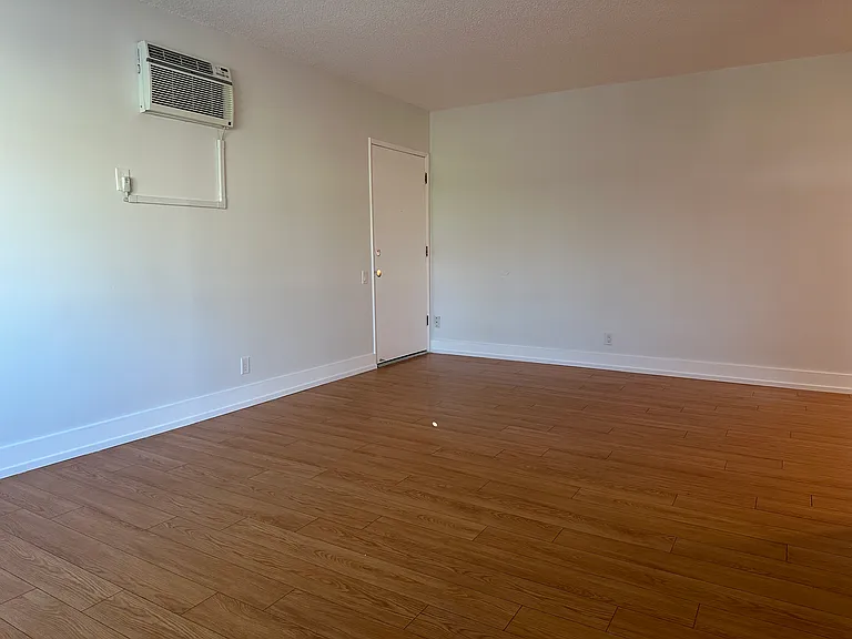 1015 E Wilson Ave #4 — Photo 8