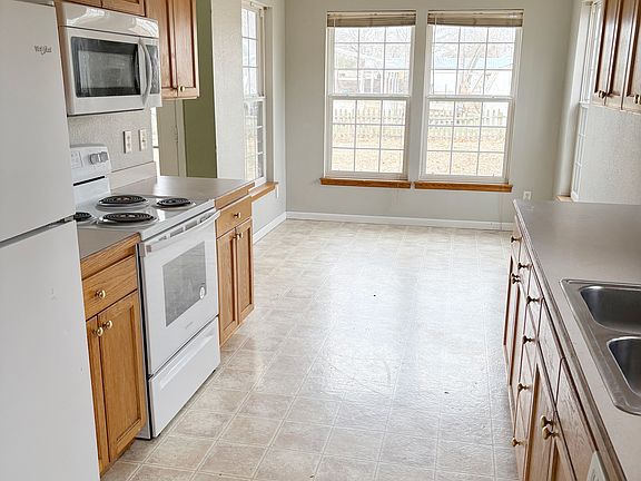4th image of 847 Locust St