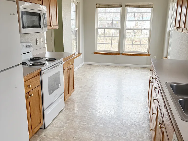 847 Locust St — Photo 4