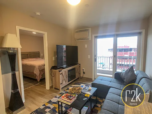 Rented by Realty 2000 Corp | media 6