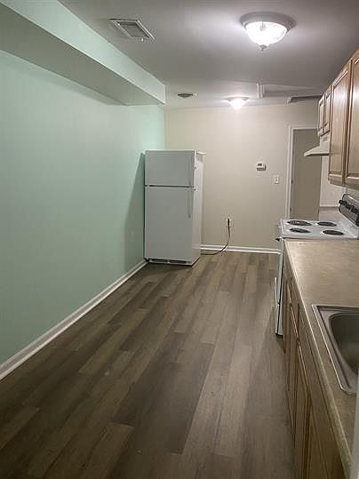 1st image of 48 E Franklin St #1