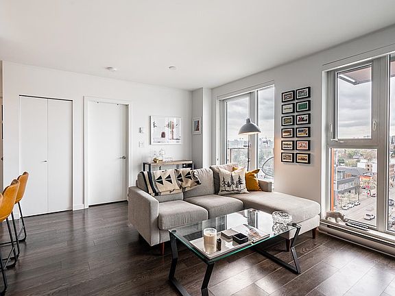 5th image of 933 Hastings St E #1110