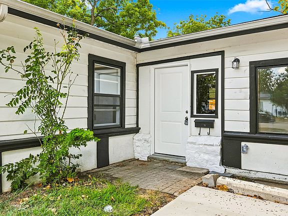 3rd image of 702 Jonathan Ln
