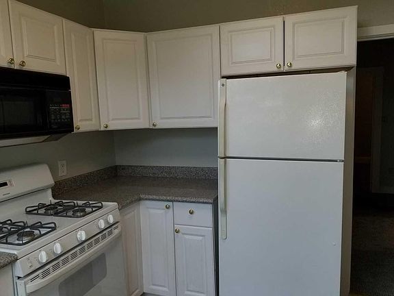 3rd image of 563 Loring St #563