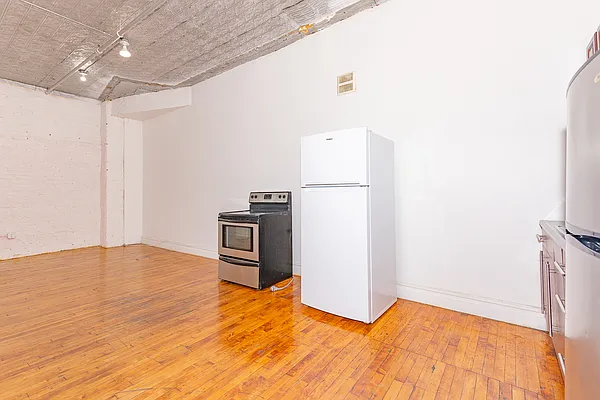 Rented by MySpaceNYC | media 8