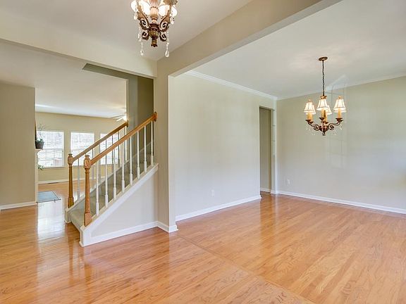 5th image of 1012 Heathfield Cir