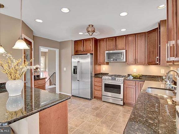 3rd image of 9115 Continental Dr