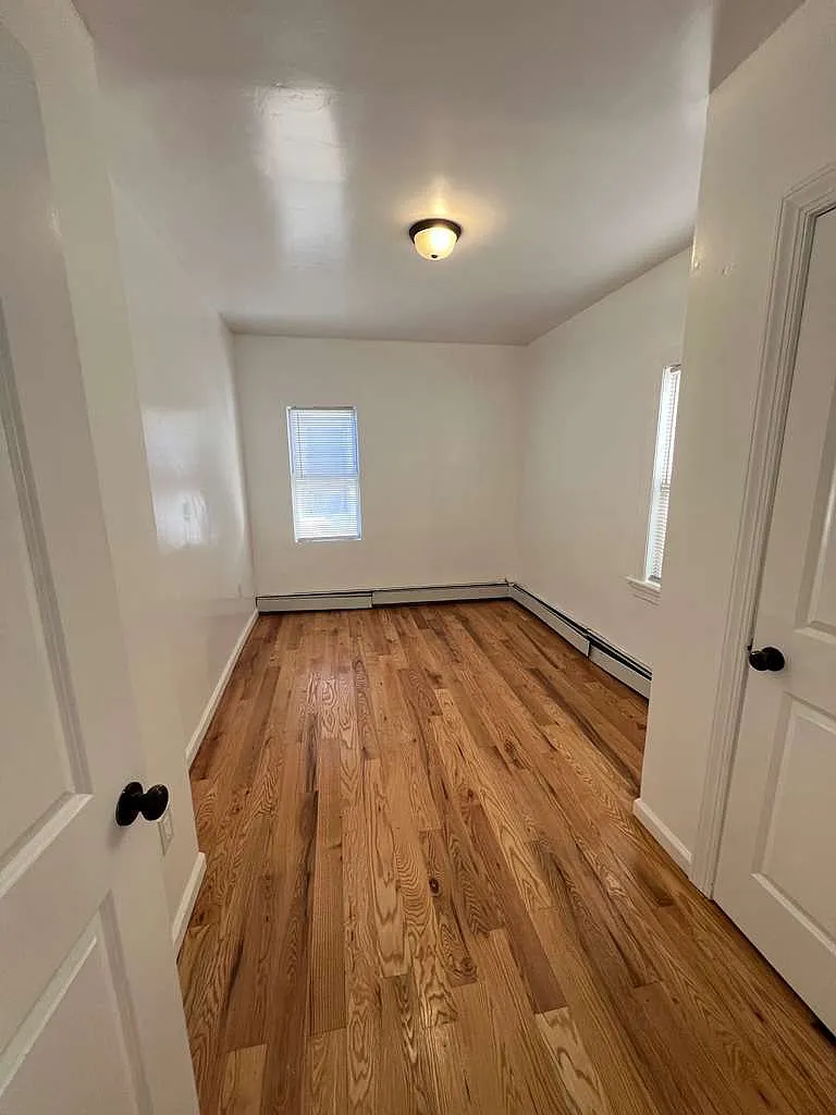 2 bed, 1.0 bath, $2,350 — Photo 3