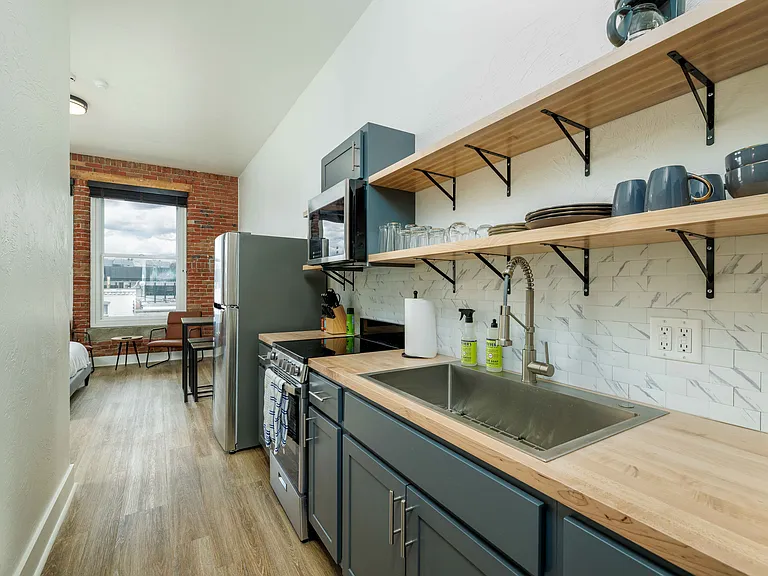 108 E Lewis St #16 — Photo 6