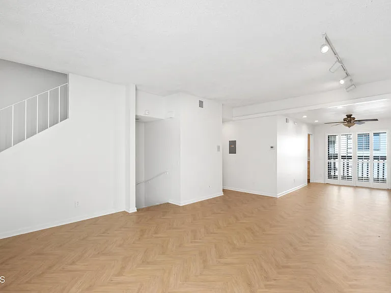 813 N Monterey St #3 — Photo 5
