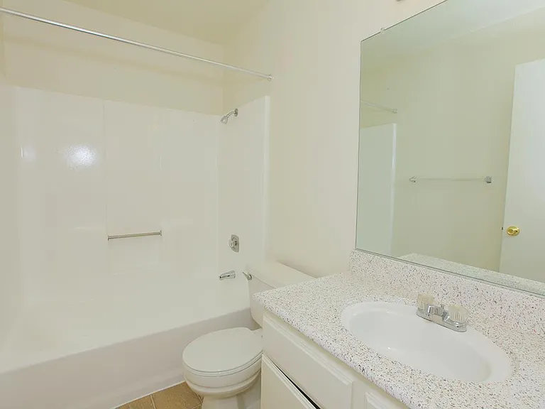 Palm Lane Apartment Homes — Photo 18