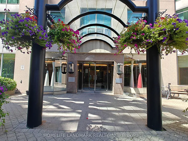 942 Yonge St #1116 — Photo 2