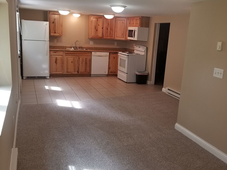 Full kitchen with microwave, dishwasher and ice maker in the fridge. Plenty of natural light!