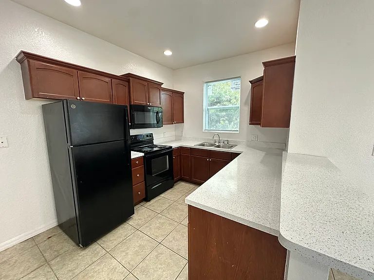 1800 Bassinger St — Photo 1