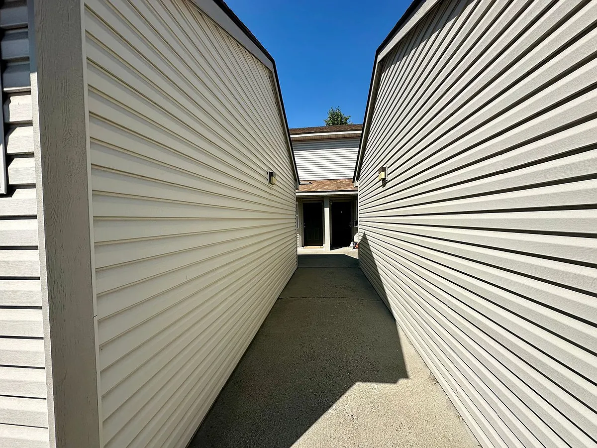 Building Photo - 209 E 18th Ave #27