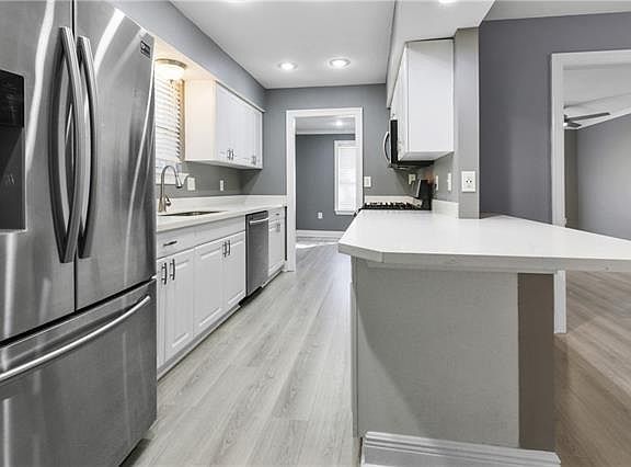 4th image of 1111 Saint Scholastica St