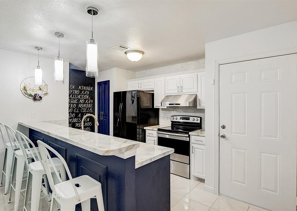 1st image of 10521 Many Oaks Dr