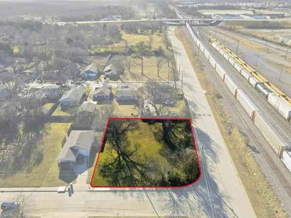 8240 Carbondale St, Dallas, TX 75216