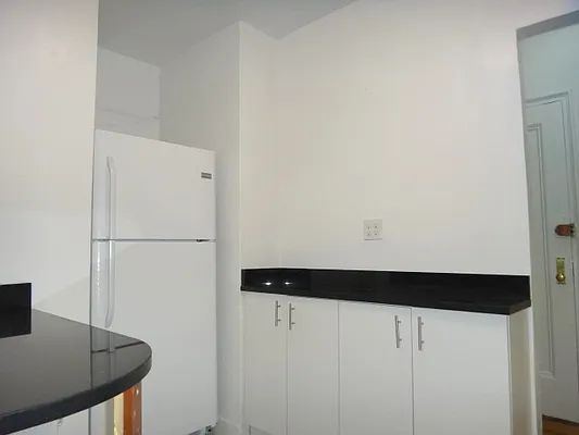 Rented by Everrock Equities | media 25