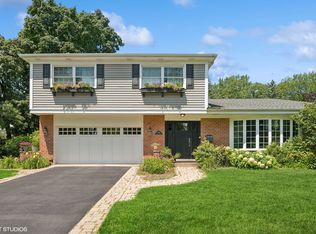 1500 Sequoia Trl, Glenview, IL 60025
