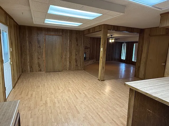 112 N Emberwood Dr — Photo 9