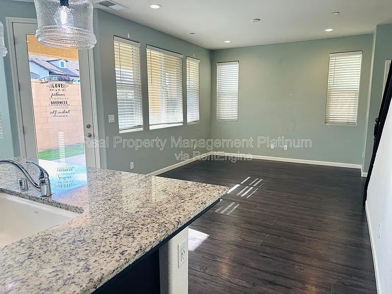 2534 Mustang Dr — Photo 3
