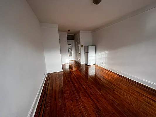 Rented by Salon Realty Corp | media 14