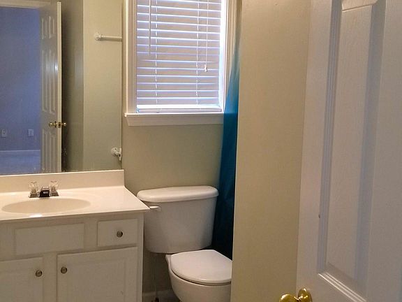 Bathroom #3 (In between Jack& Jill Bedrooms #3 and #4 set up)