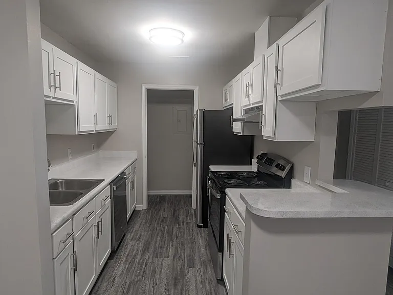 2908 W Florida St — Photo 3