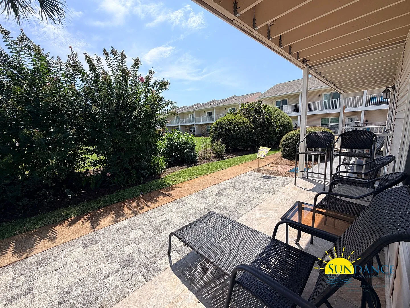 Stunning 2 Bedroom Near Miramar Beach (Fully Furnished Optional) — Photo 1