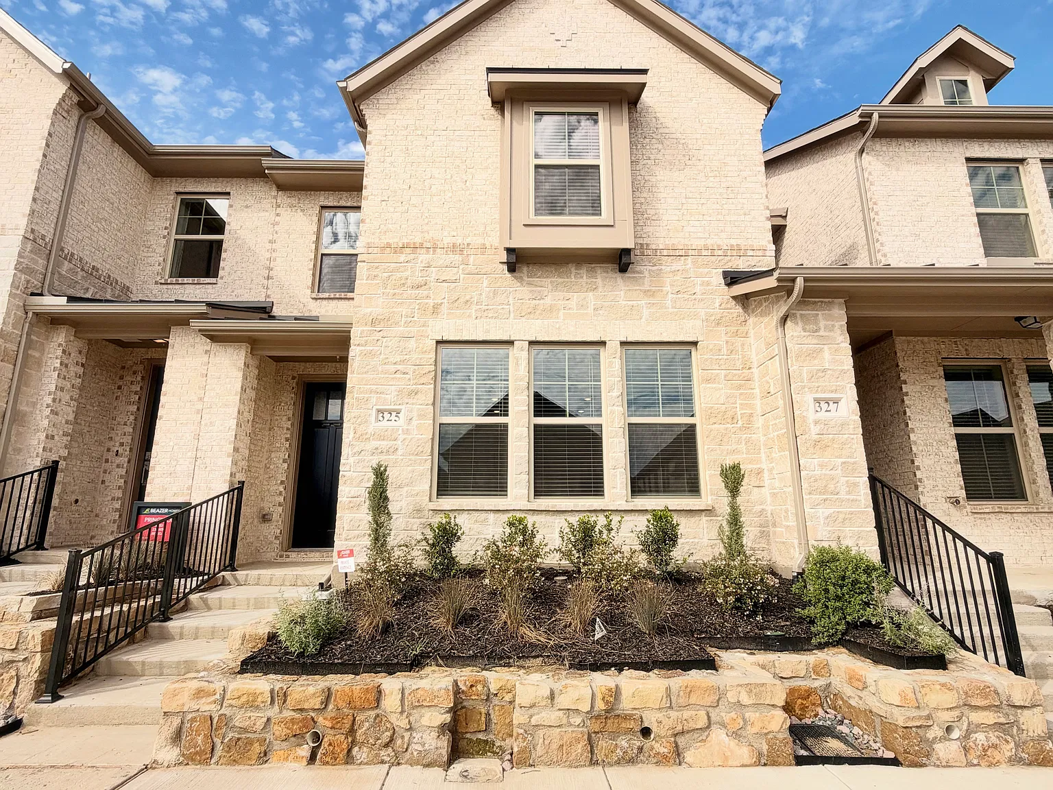 3 bed, 1887 sqft, $3,300 — Photo 3