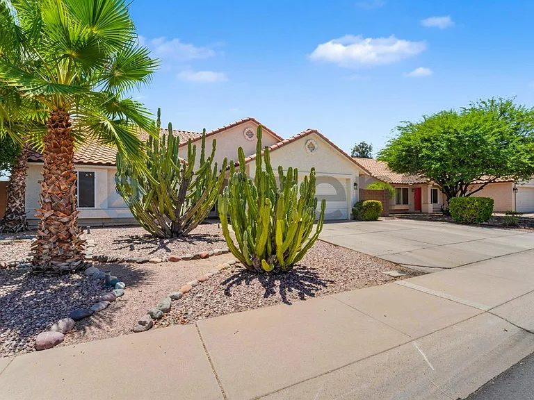 1157 E Encinas Ave — Photo 2