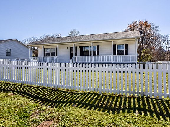 3rd image of 1519 Blue Forest Ln