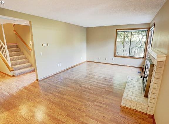 3rd image of 613 SE 130th Ct