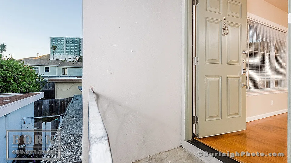 145 Gardiner Avenue, South San Francisco - A (Upper Unit) — Photo 3