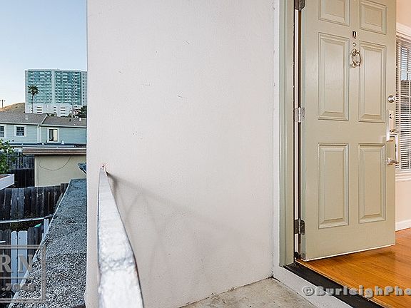 3rd image of 145 Gardiner Ave Uppr A