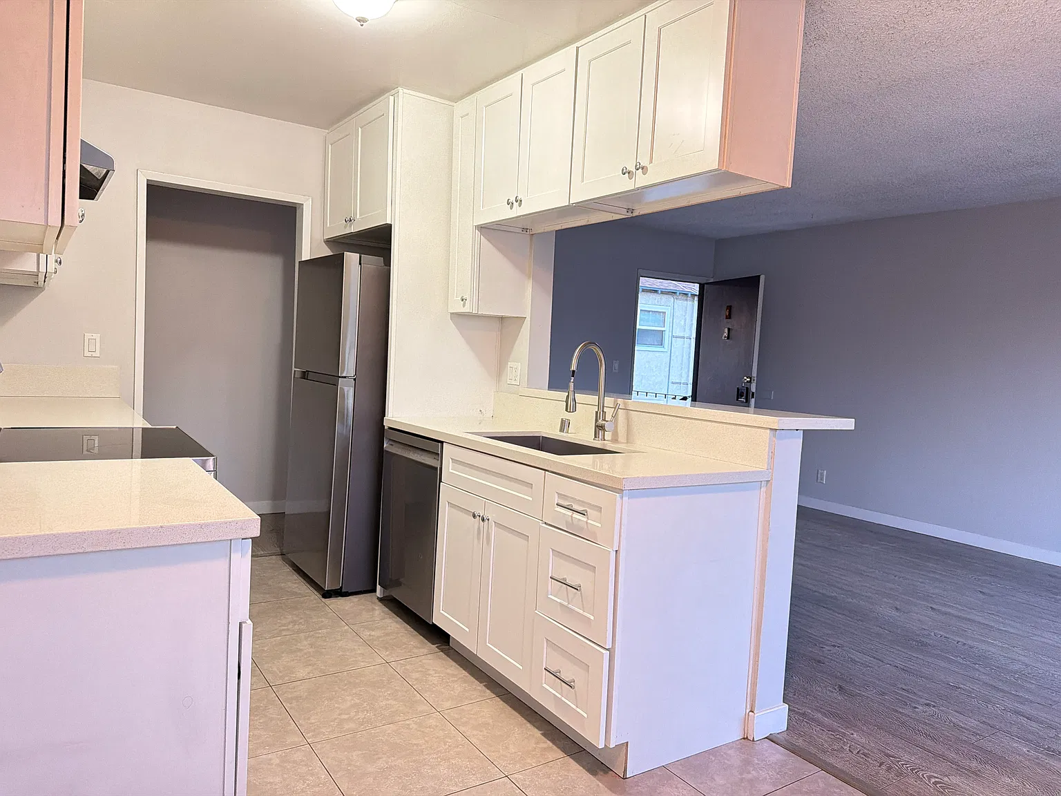 3 bed, 1100 sqft, $3,195 — Photo 4