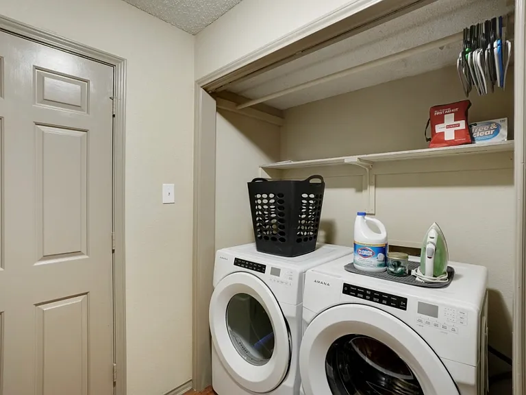 525 Essex Pl — Photo 7