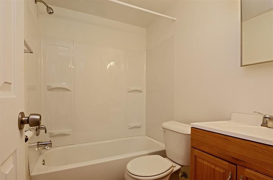 1st image of 4429 Linwood Ct APT 2