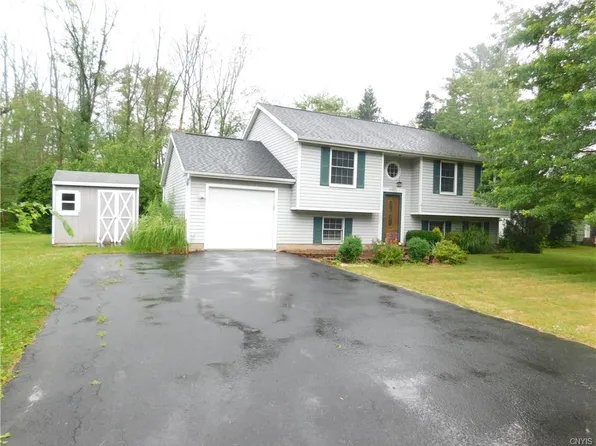 8497 Snowshoe Trl, Cicero, NY 13039