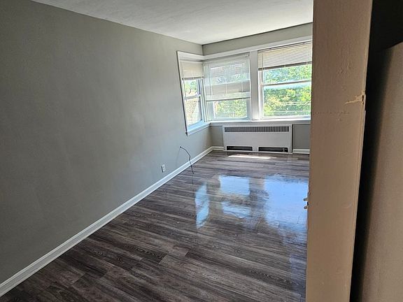 3rd image of 12701 Shaker Blvd #3B-1Ba