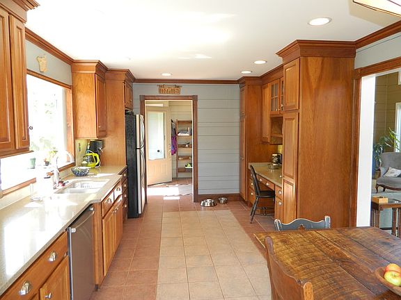 4th image of 492 Mitchell Valley Dr