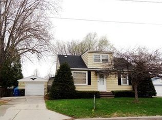 466 Van Rossum Ave, Green Bay, WI 54304