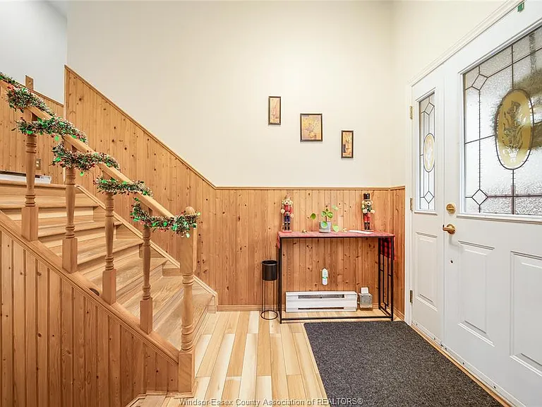 1229 Arncliffe Pl — Photo 4