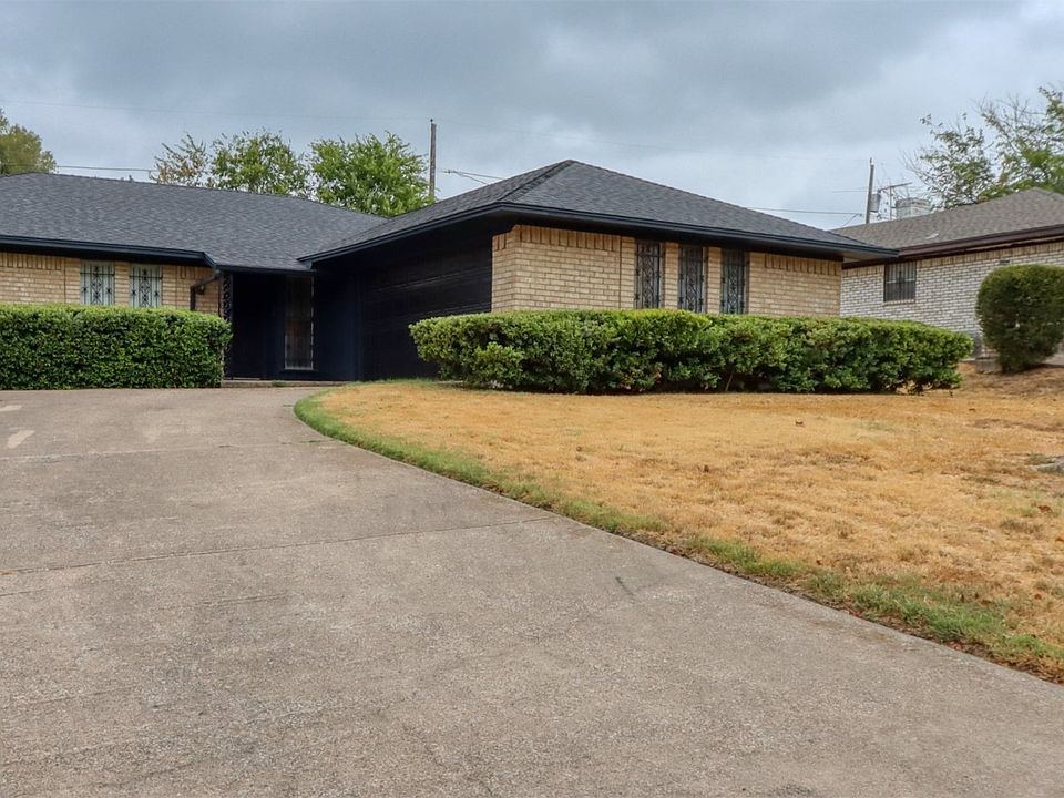 1st image of 327 Penguin Dr